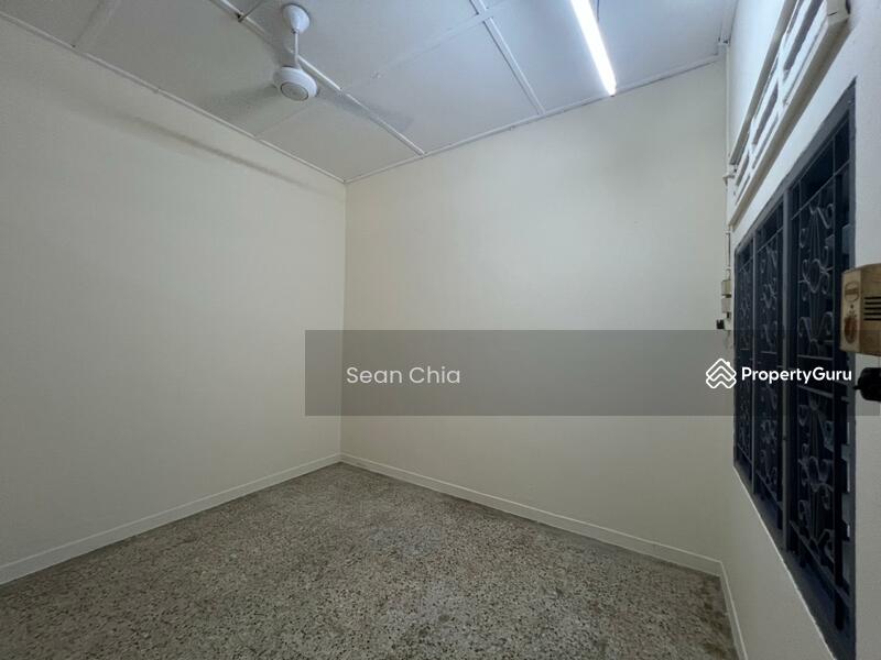 Untuk Dijual - Newly Refurbished 1sty House 20x80 4R2B Nearby Maybank Meru Klang